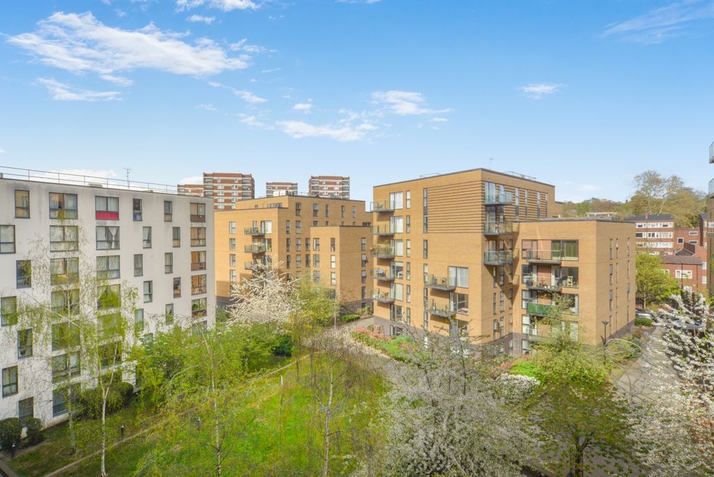 Property photo 2 of 13 Dsc_1646_High