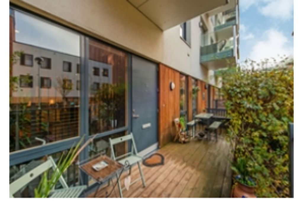 Property photo 1 of 7 Decking