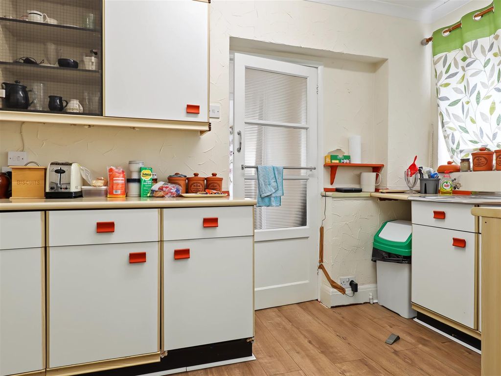 Property photo 3 of 13 Kitchen