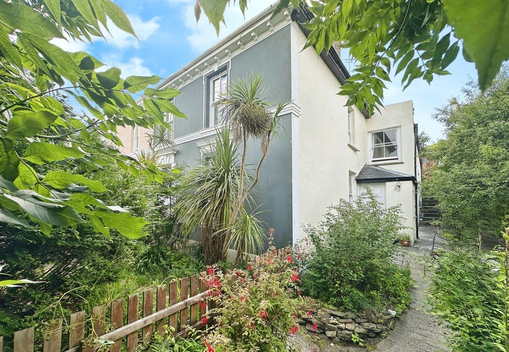 Property photo 3 of 17 Photo