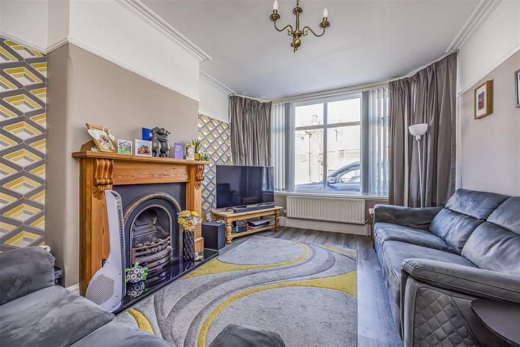 Property photo 2 of 22 72 Thurbern Road, Hilsea-Porticomarketing-Soldby-1