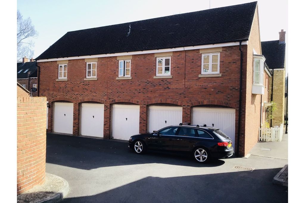 Property photo 1 of 18 Coach House