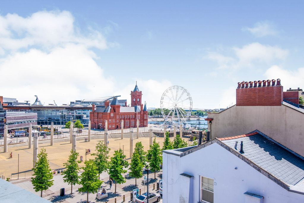 Property photo 1 of 10 External