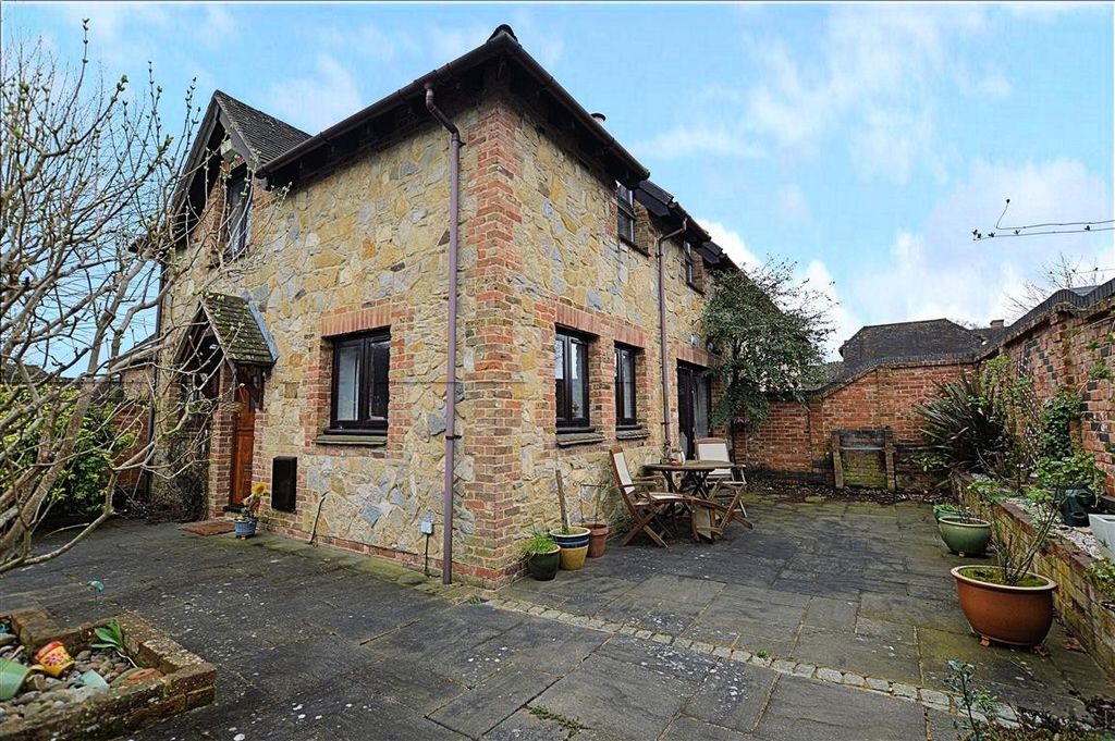 Property photo 2 of 7 House And Garden