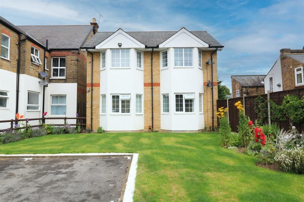 Property photo 1 of 7 Rainsford Road, Chelmsford, Essex CM1 2Qj