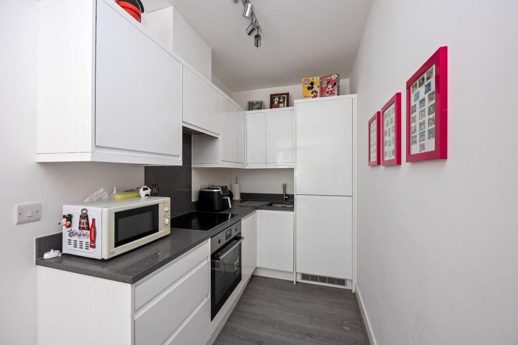 Property photo 3 of 14 School Road 8, The Pinnacle, Flat 6-009.Jpg
