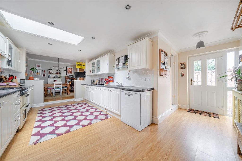 Property photo 3 of 20 Kitchen