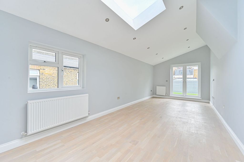 Property photo 2 of 11