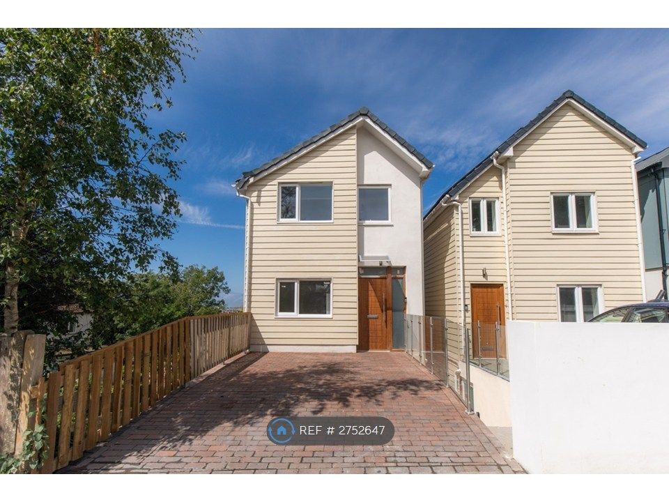 Property photo 3 of 35