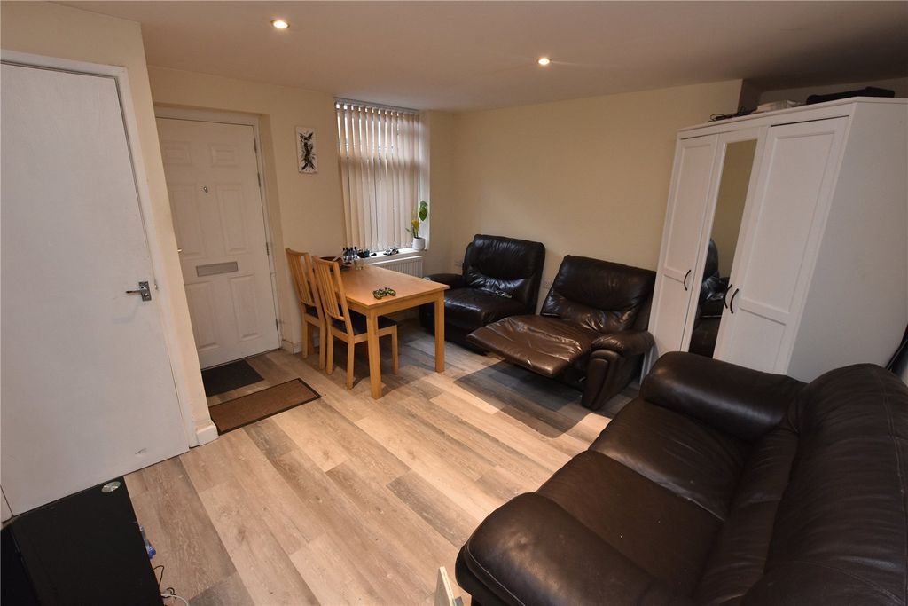 Property photo 2 of 11 Picture No. 24