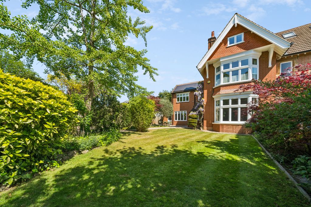 Property photo 2 of 31