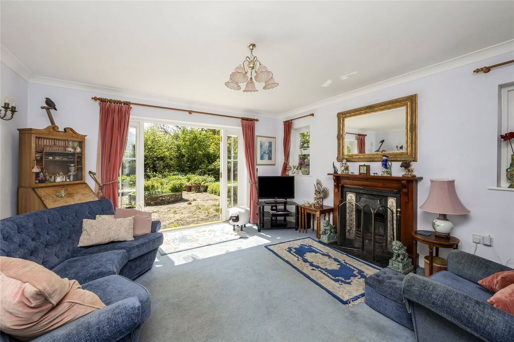 Property photo 3 of 32 Sitting Room