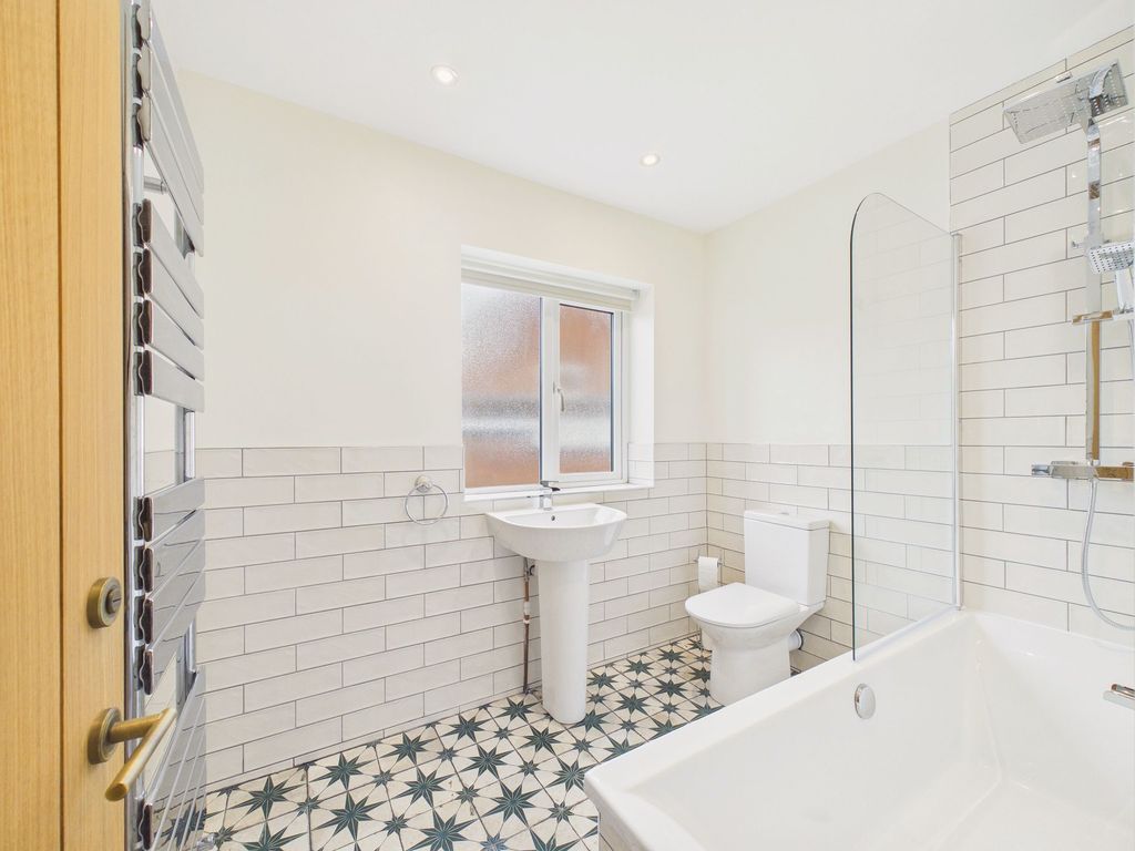 Property photo 3 of 12 Bathroom