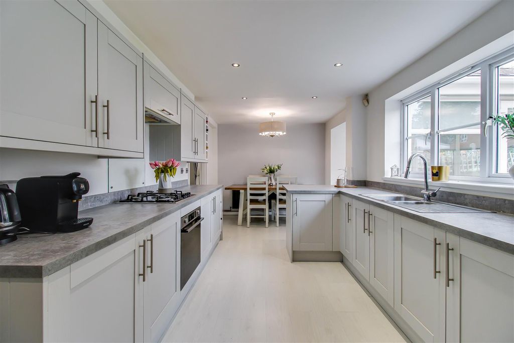 Property photo 3 of 17 Kitchen/Diner