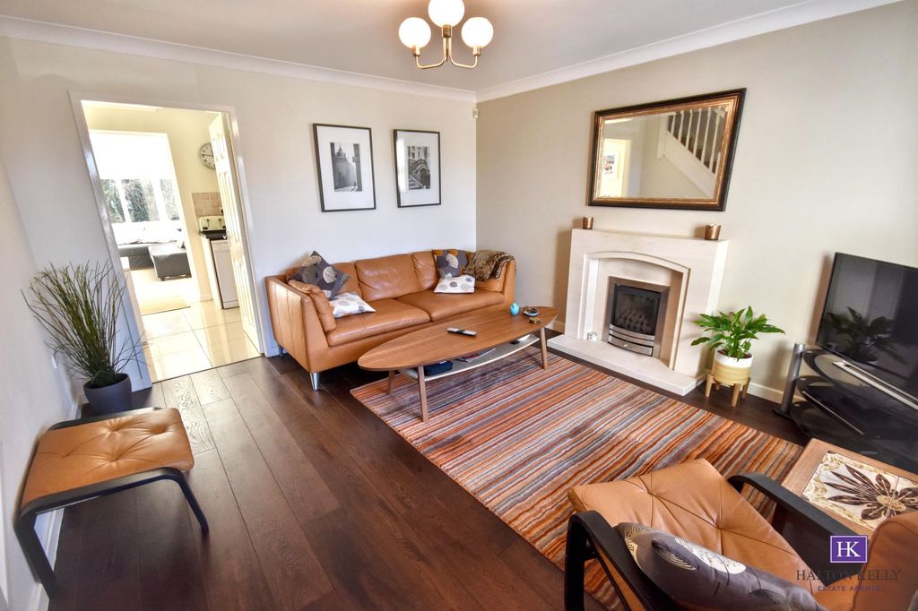 Property photo 2 of 17 Lounge