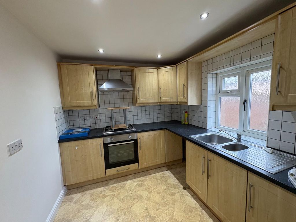 Property photo 2 of 9 Kitchen