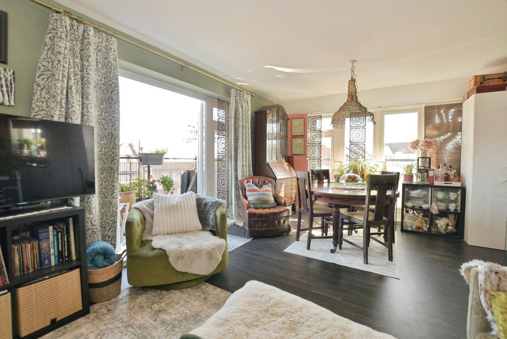 Property photo 3 of 14 Open Plan