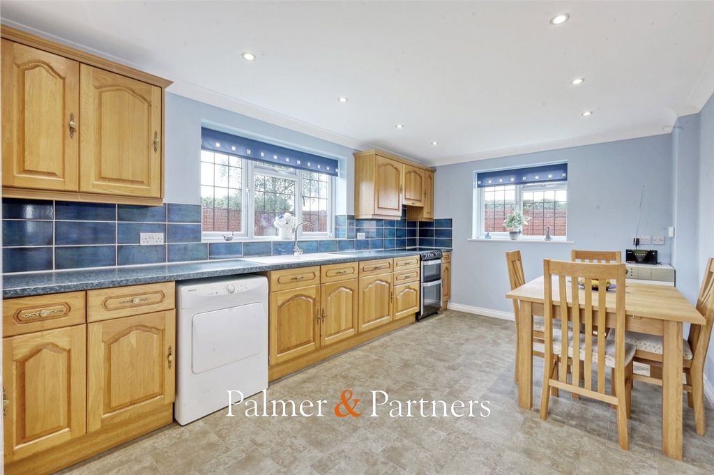Property photo 2 of 28 Picture No. 25