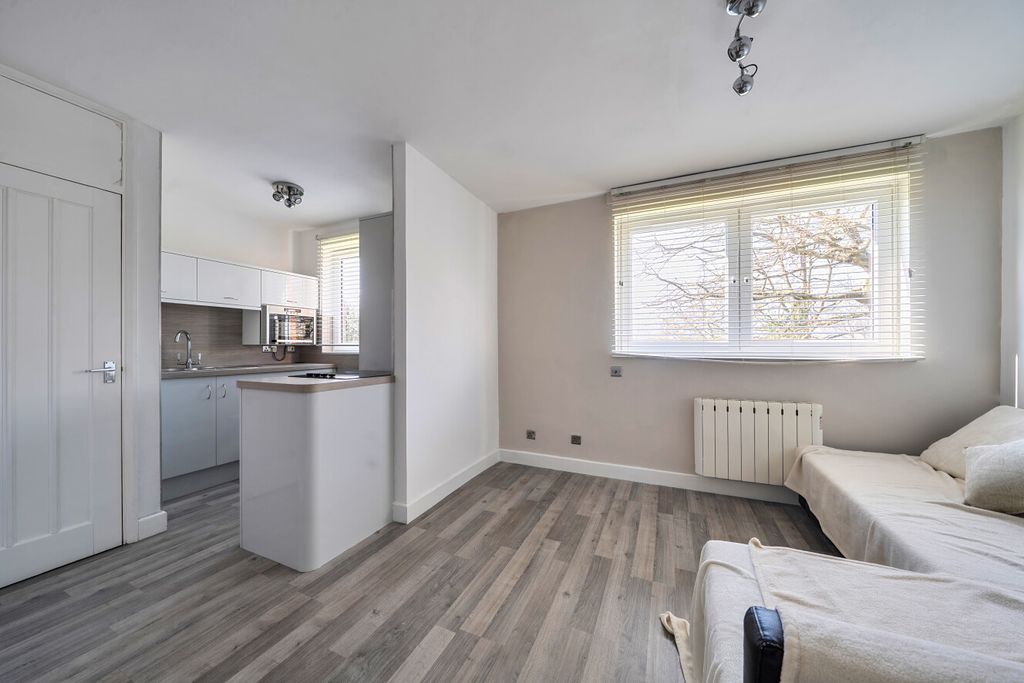 Property photo 1 of 7 1436409-4-69ce9Fa...