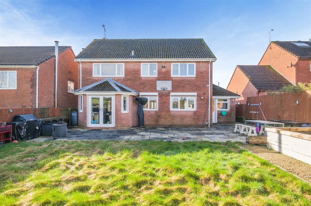 Property photo 2 of 16