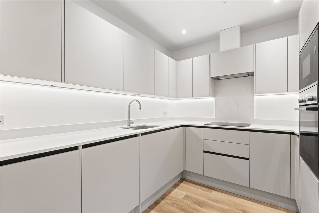 Property photo 3 of 14 Kitchen