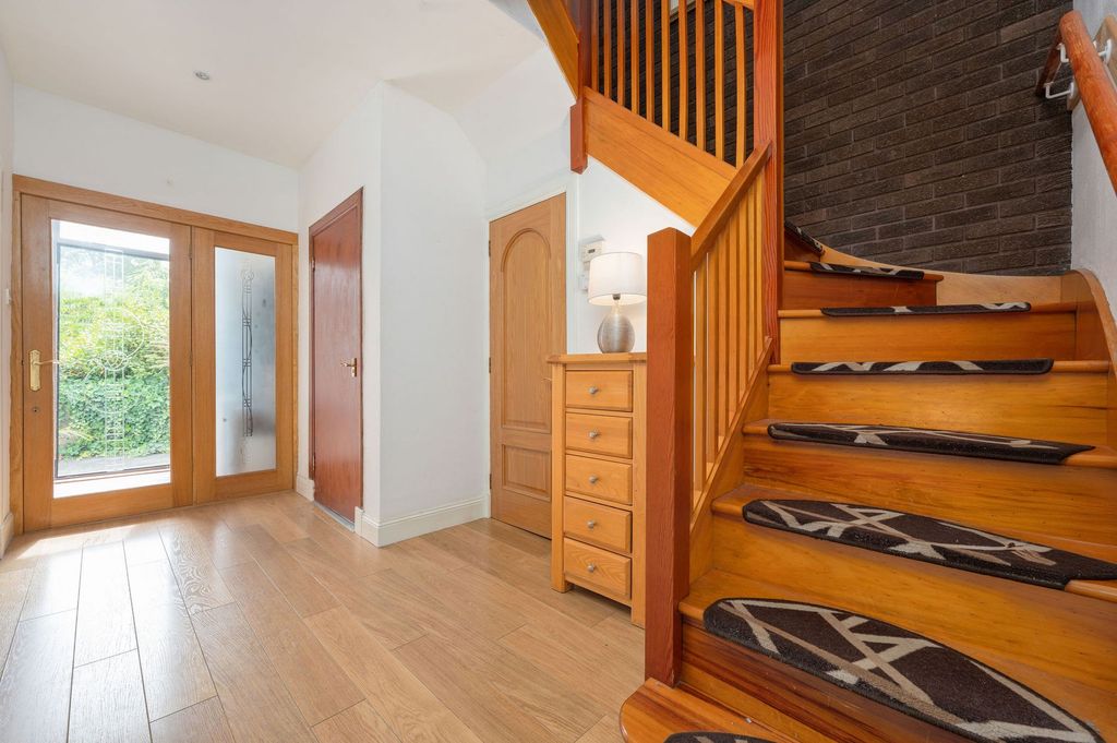Property photo 2 of 32