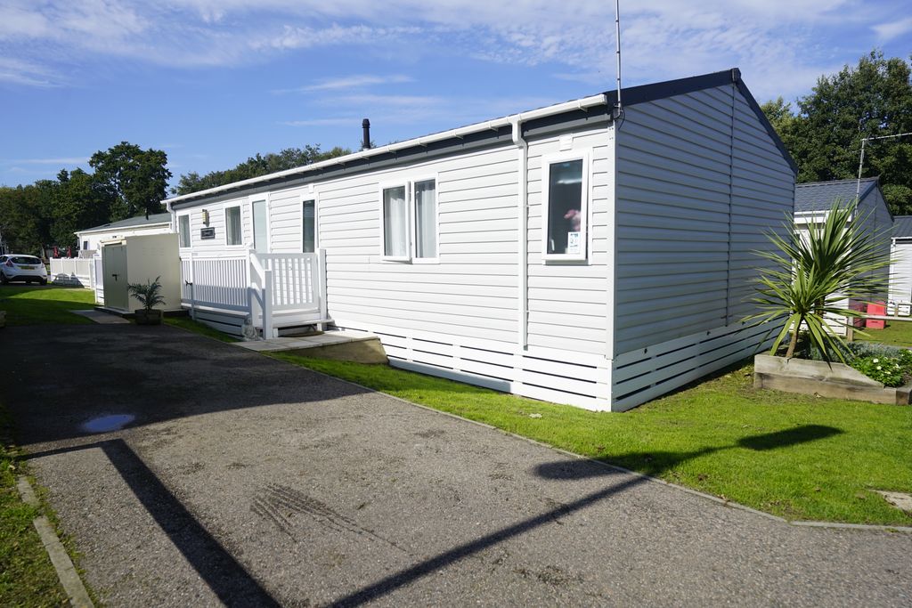 Property photo 1 of 28