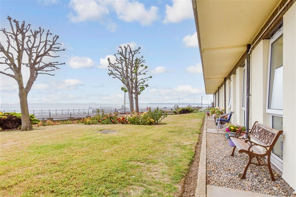 Property photo 1 of 15 Communal Gardens