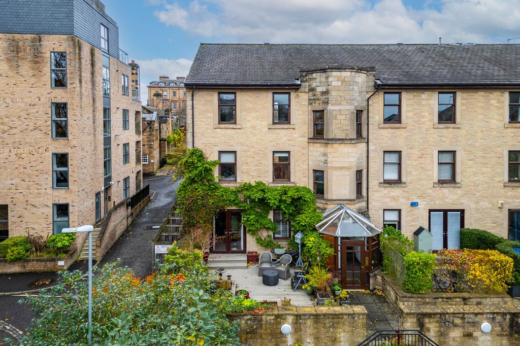 Property photo 2 of 25