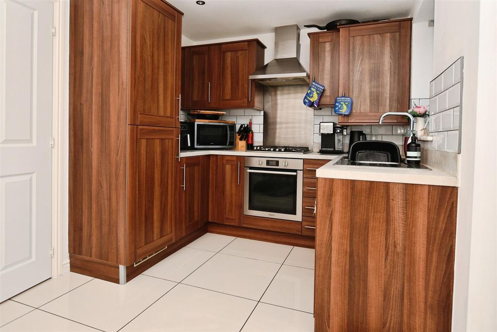 Property photo 2 of 11 Kitchen/Dining Room