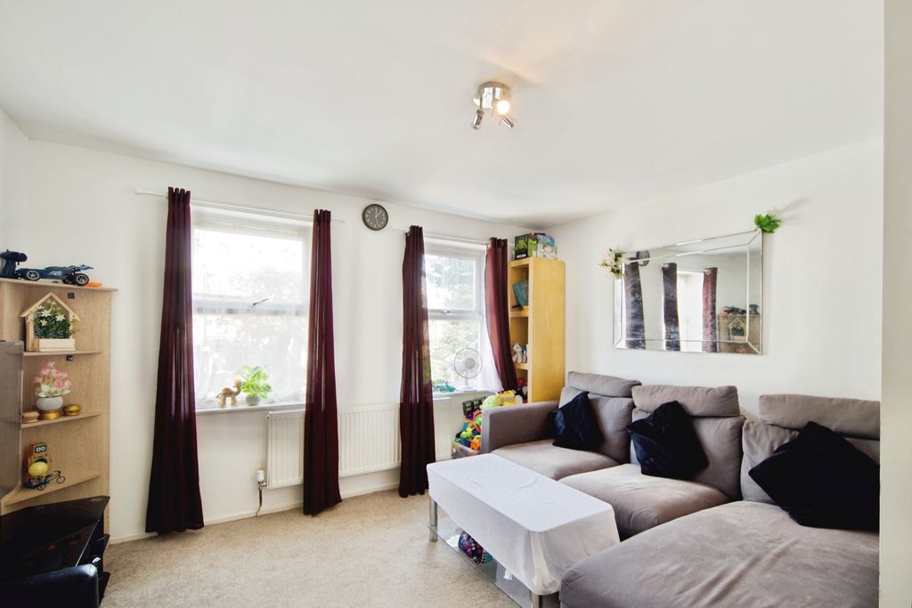 Property photo 2 of 20 Pbox-Img.Jpg