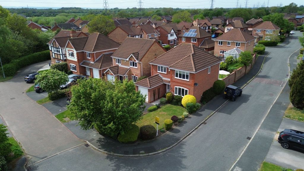 Property photo 1 of 32