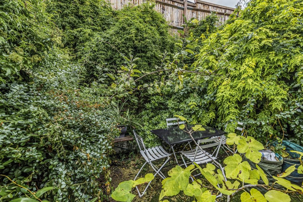 Property photo 3 of 8 906961 (6)