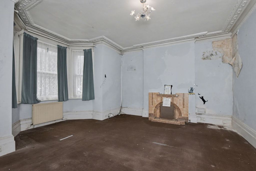 Property photo 3 of 23