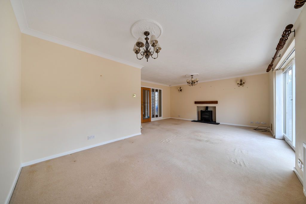 Property photo 2 of 16 Lounge