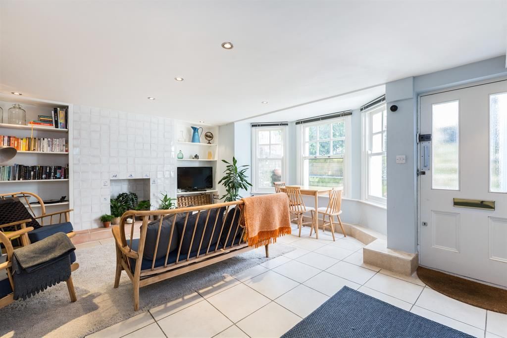 Property photo 3 of 16 Kitchen/Reception