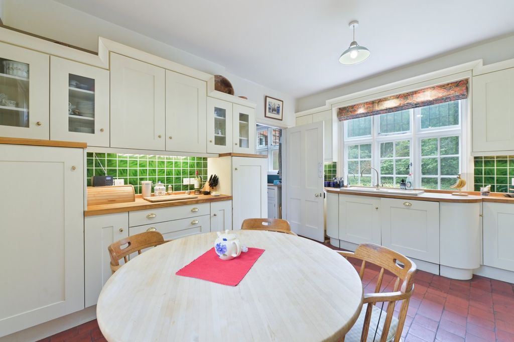 Property photo 3 of 20 Kitchen