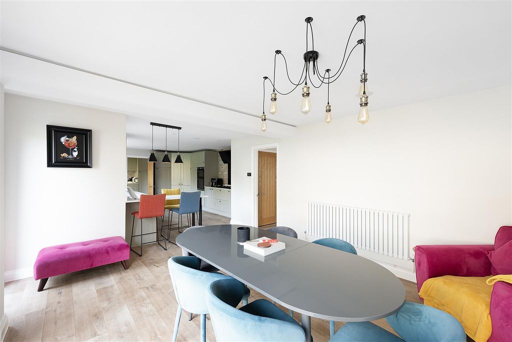 Property photo 3 of 24 14 The Acorns Ph17.Jpg