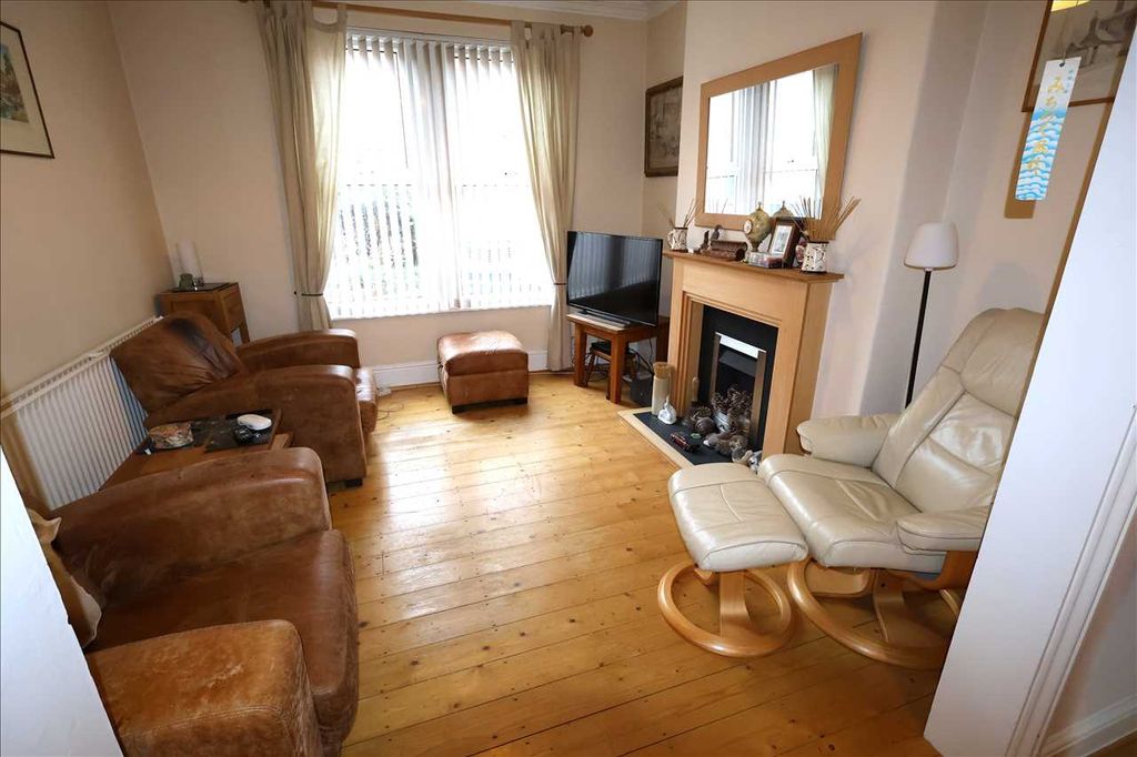 Property photo 3 of 16 Lounge