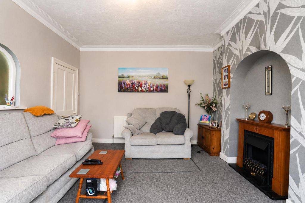 Property photo 3 of 19