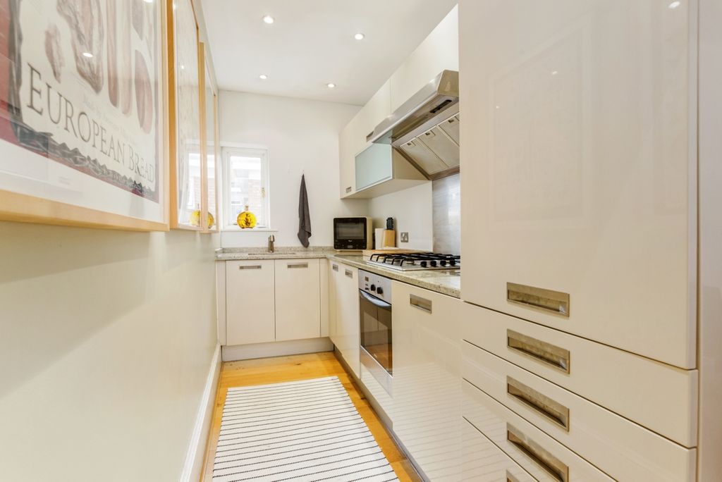 Property photo 2 of 14 Flat 5, 75 West H...