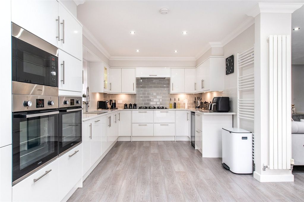 Property photo 3 of 36 Picture No. 32