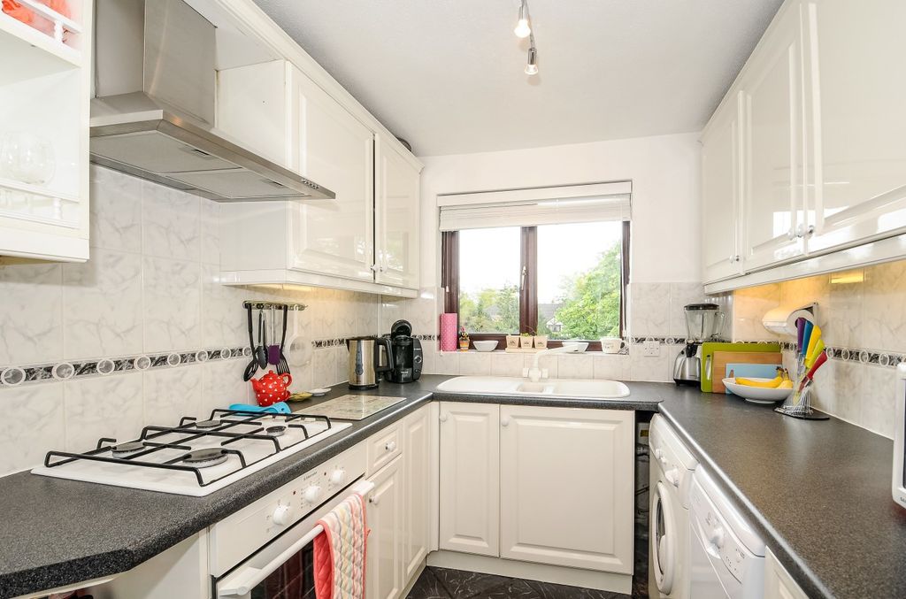 Property photo 2 of 10 4