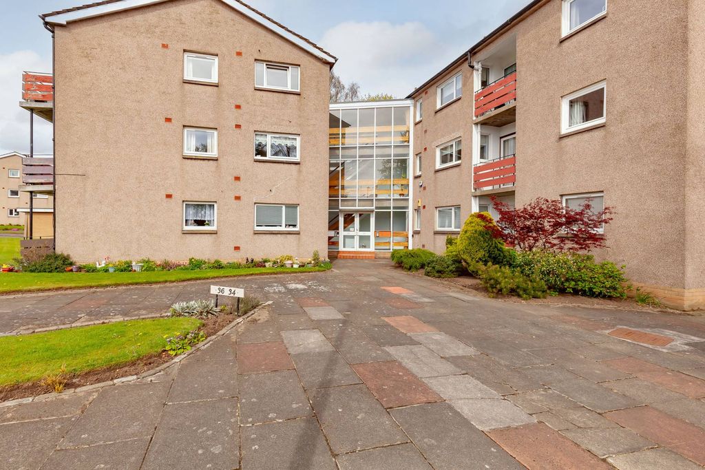 Additional image 16 of 2 bed flat for sale36/5 West Craigs Crescent, Edinburgh EH12
