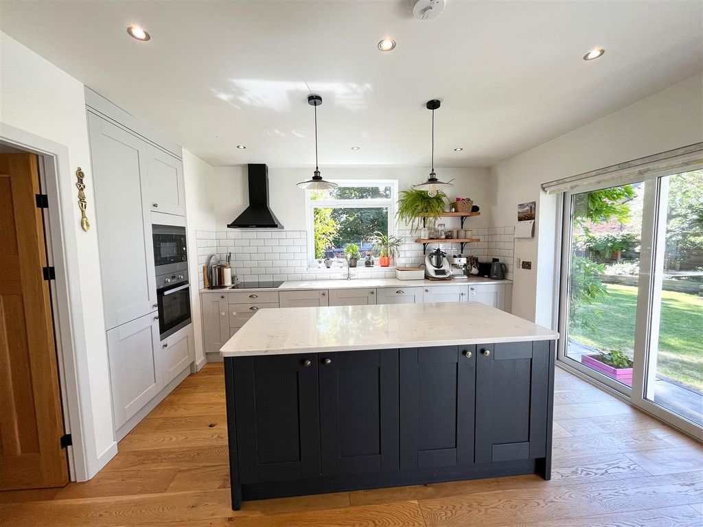 Property photo 3 of 31