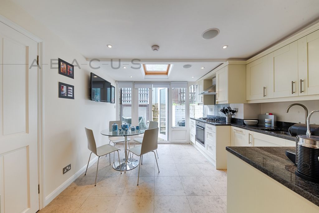 Property photo 3 of 19 Kitchen / Diner