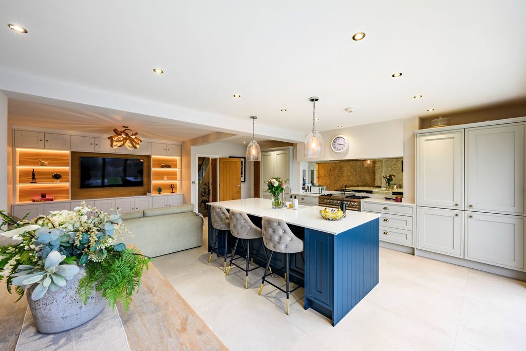 Property photo 3 of 41