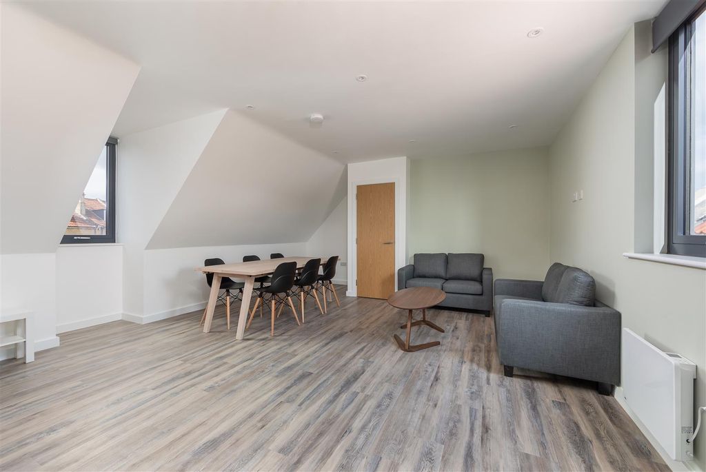 Property photo 1 of 8 Hr-Themewslivingstonrdoldfieldparkba23Pq-9.Coms-3