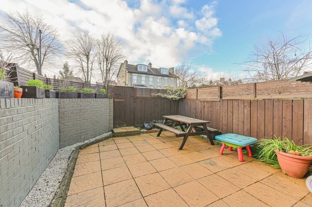 Property photo 3 of 11