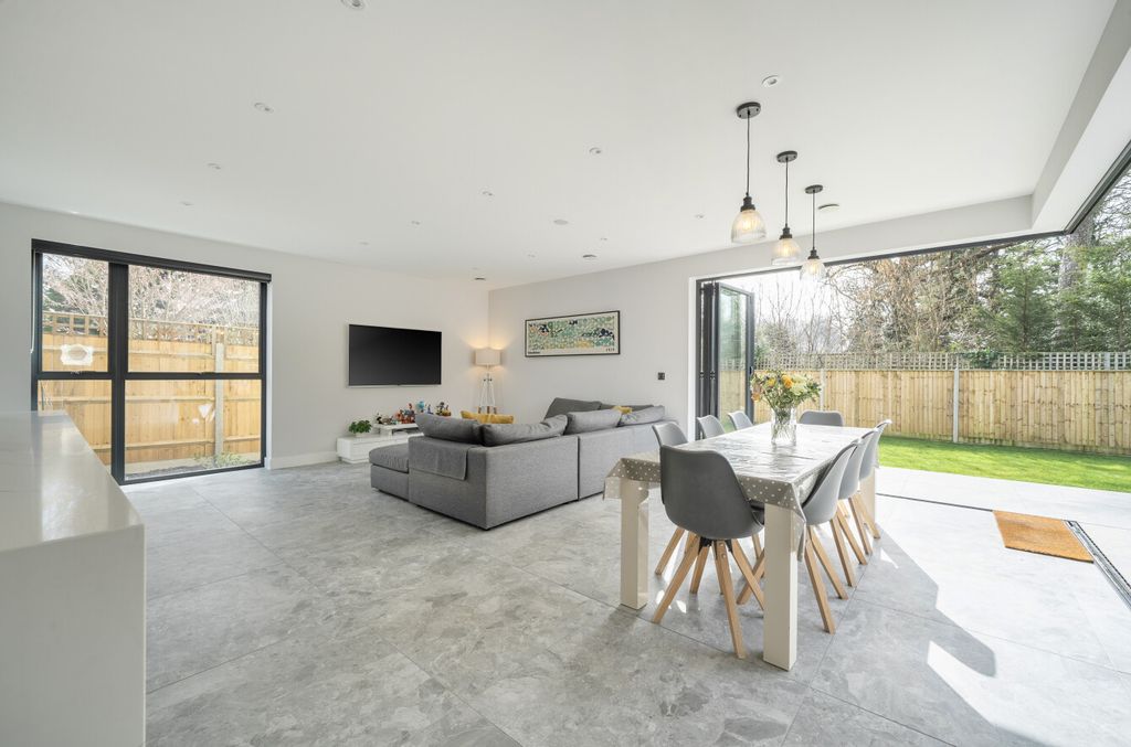 Property photo 2 of 23 1415826-34-69A9c2...